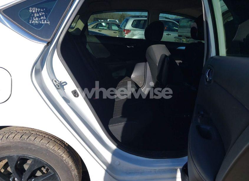 Photo 8 of 2018 Nissan Sentra S (VIN 3N1AB7AP6JY281203)