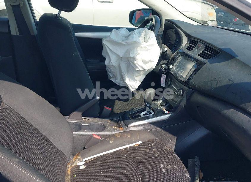 Photo 5 of 2019 Nissan Sentra S (VIN 3N1AB7AP6KY220449)