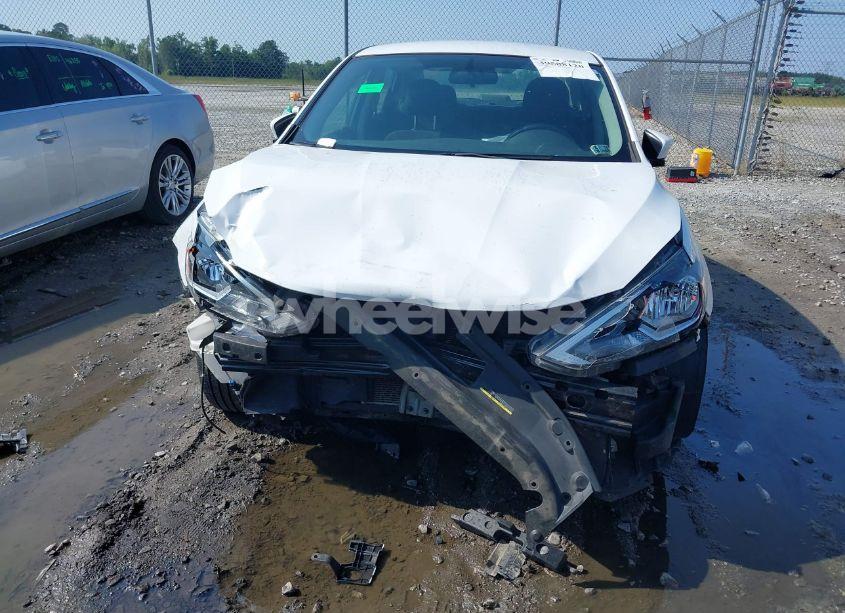 Photo 6 of 2019 Nissan Sentra S (VIN 3N1AB7AP6KY220449)