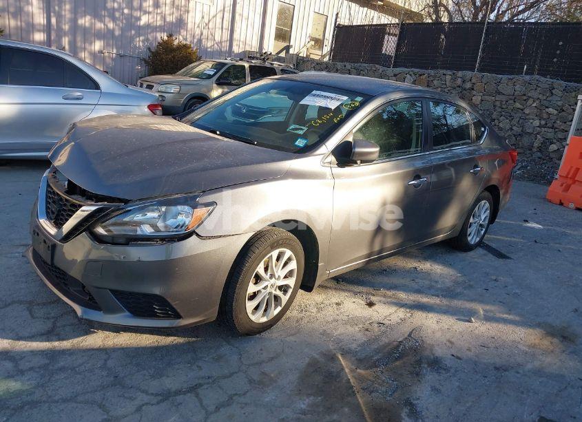 Photo 2 of 2019 Nissan Sentra SV (VIN 3N1AB7AP6KY237526)