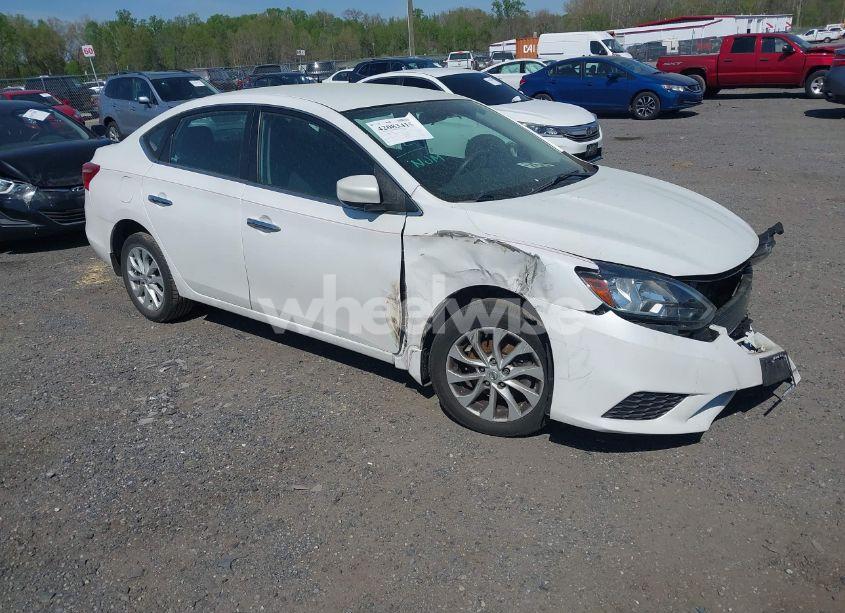 2019 Nissan Sentra SV (VIN 3N1AB7AP6KY239955) main photo