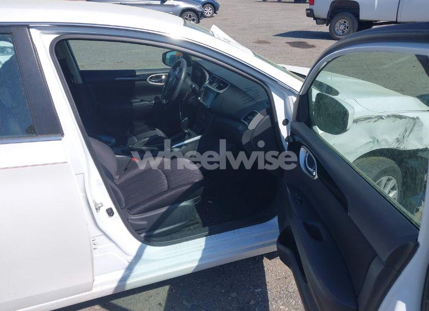 Photo 5 of 2019 Nissan Sentra SV (VIN 3N1AB7AP6KY239955)