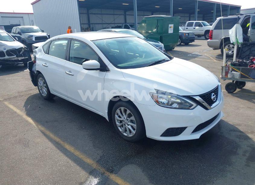 2019 Nissan Sentra SV (VIN 3N1AB7AP6KY261549) main photo