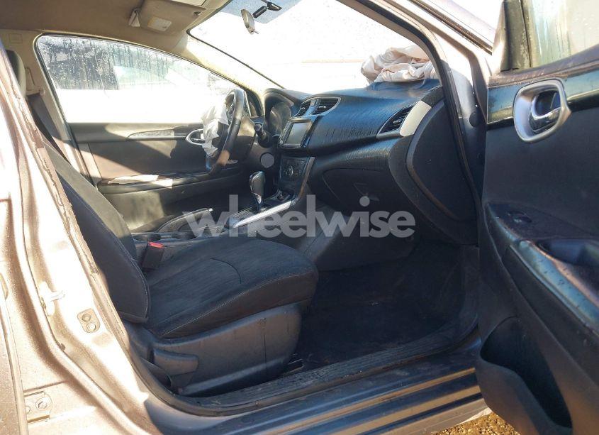 Photo 5 of 2019 Nissan Sentra SV (VIN 3N1AB7AP6KY268064)