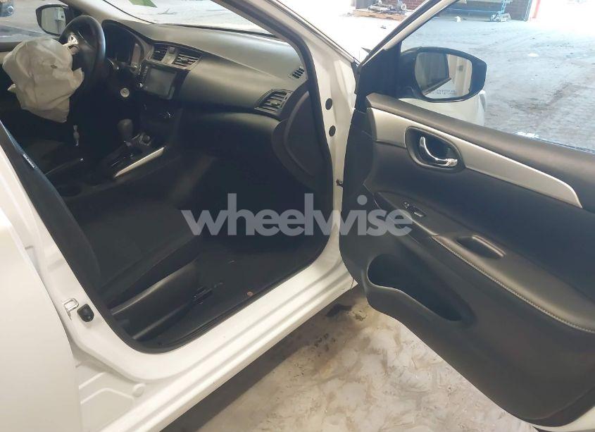 Photo 5 of 2019 Nissan Sentra S (VIN 3N1AB7AP6KY314329)