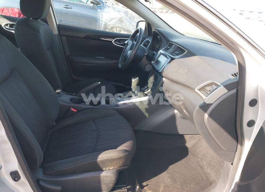 Photo 5 of 2019 Nissan Sentra SV (VIN 3N1AB7AP6KY318669)