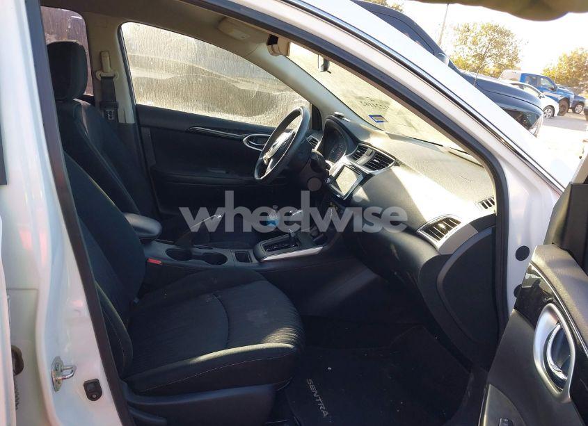 Photo 5 of 2019 Nissan Sentra SV (VIN 3N1AB7AP6KY330787)