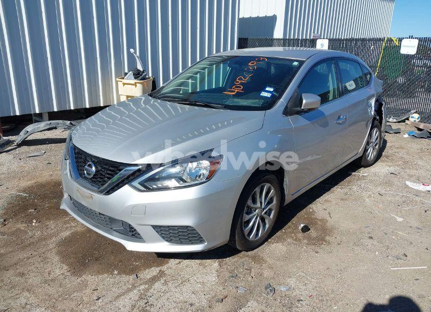 Photo 2 of 2019 Nissan Sentra SV (VIN 3N1AB7AP6KY340977)