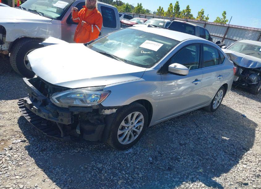 Photo 2 of 2019 Nissan Sentra SV (VIN 3N1AB7AP6KY342695)
