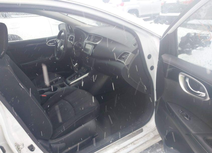 Photo 5 of 2019 Nissan Sentra SV (VIN 3N1AB7AP6KY393842)