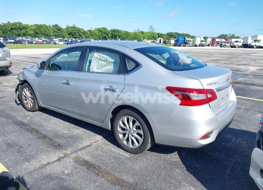 Photo 3 of 2019 Nissan Sentra SV (VIN 3N1AB7AP6KY429805)