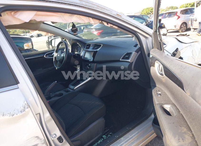 Photo 5 of 2019 Nissan Sentra SV (VIN 3N1AB7AP6KY429805)