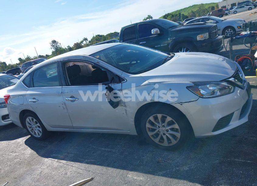 Photo 6 of 2019 Nissan Sentra SV (VIN 3N1AB7AP6KY429805)