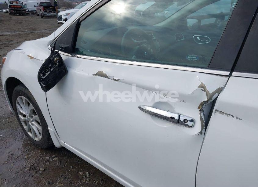 Photo 12 of 2018 Nissan Sentra SV (VIN 3N1AB7AP7JL627272)