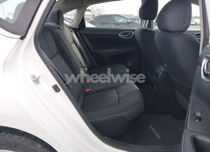 Photo 8 of 2018 Nissan Sentra SV (VIN 3N1AB7AP7JL627272)