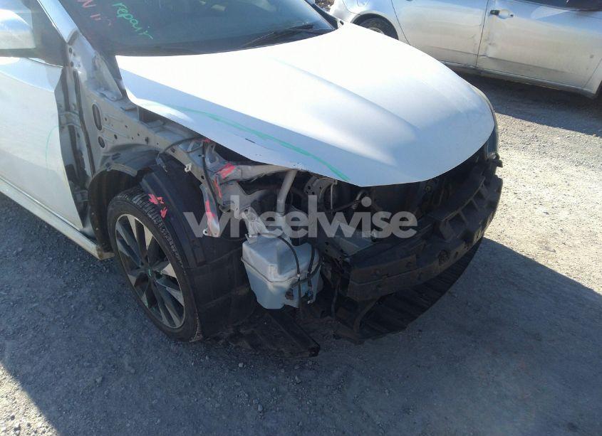Photo 6 of 2018 Nissan Sentra SR (VIN 3N1AB7AP7JY209166)