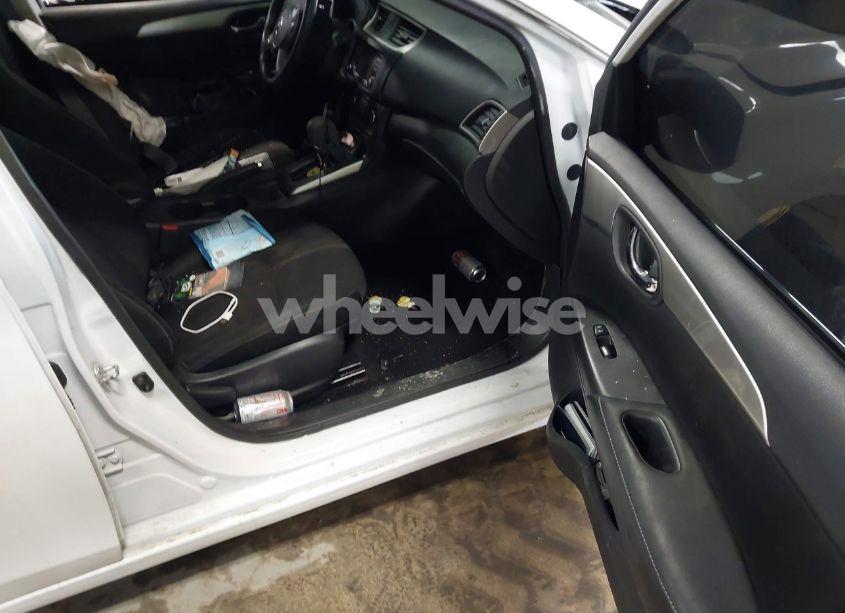 Photo 5 of 2018 Nissan Sentra S (VIN 3N1AB7AP7JY256777)
