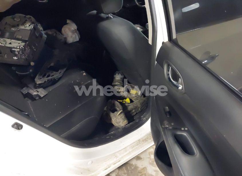 Photo 8 of 2018 Nissan Sentra S (VIN 3N1AB7AP7JY256777)