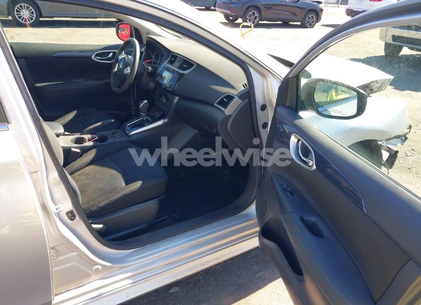 Photo 5 of 2018 Nissan Sentra SR (VIN 3N1AB7AP7JY280089)