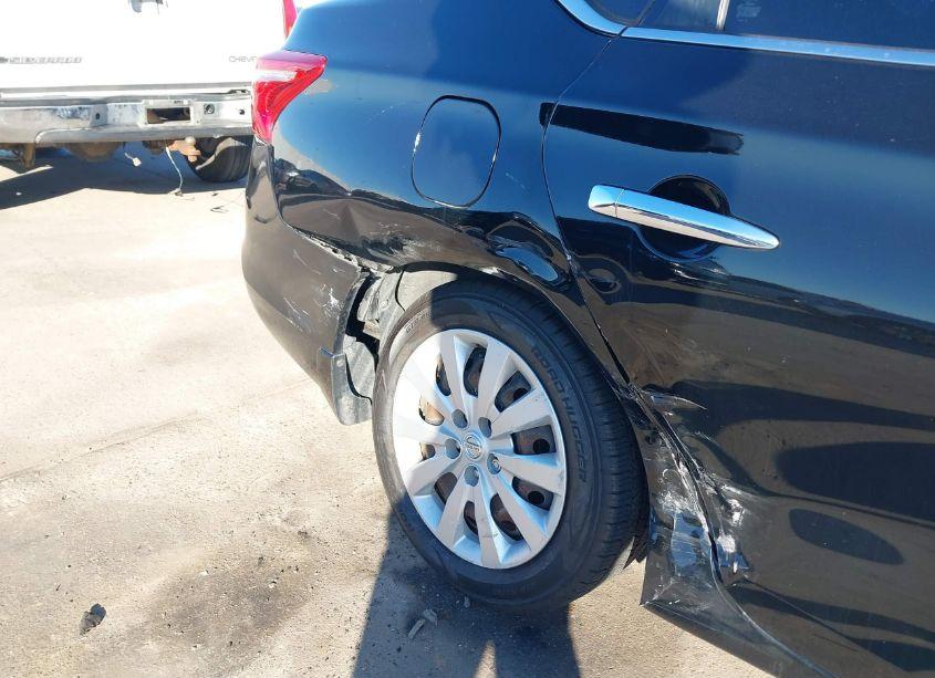 Photo 6 of 2018 Nissan Sentra S (VIN 3N1AB7AP7JY305170)