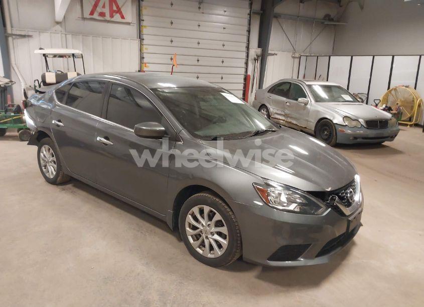2018 Nissan Sentra SV (VIN 3N1AB7AP7JY318761) main photo