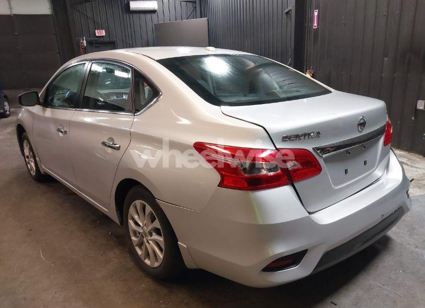 Photo 3 of 2019 Nissan Sentra SV (VIN 3N1AB7AP7KL609257)