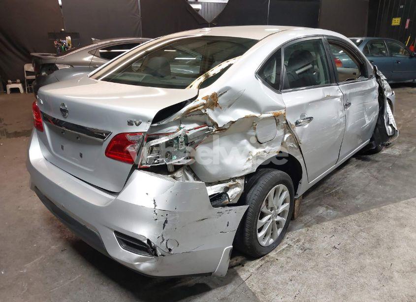 Photo 4 of 2019 Nissan Sentra SV (VIN 3N1AB7AP7KL609257)