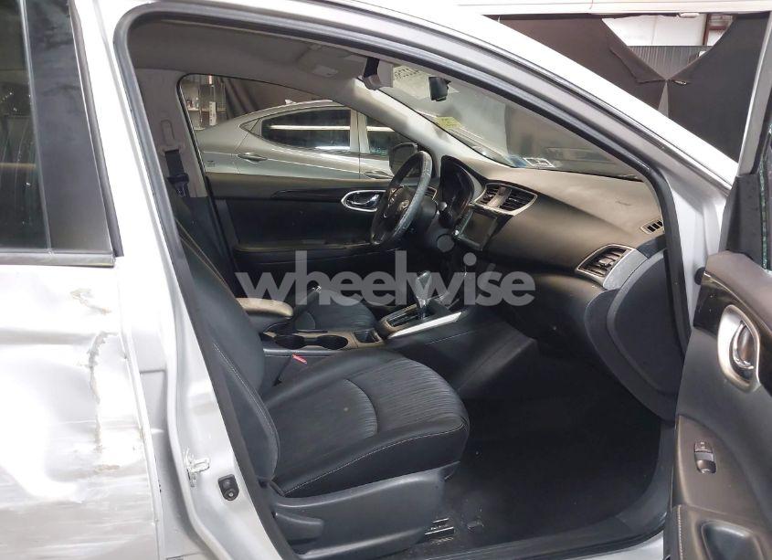 Photo 5 of 2019 Nissan Sentra SV (VIN 3N1AB7AP7KL609257)