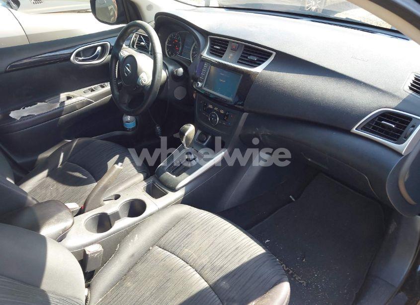 Photo 5 of 2019 Nissan Sentra SV (VIN 3N1AB7AP7KL609467)