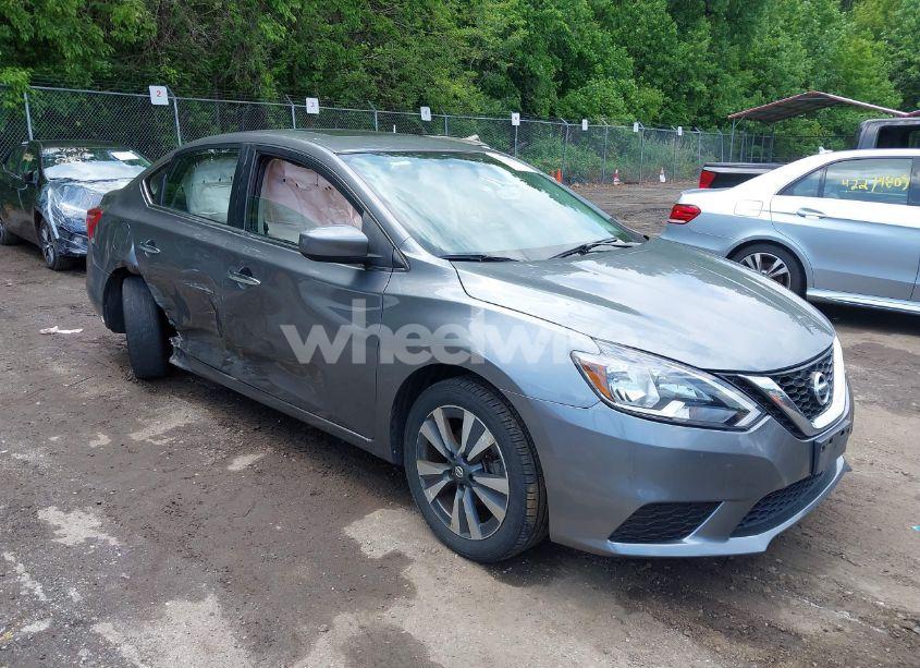 2019 Nissan Sentra SV (VIN 3N1AB7AP7KY212778) main photo