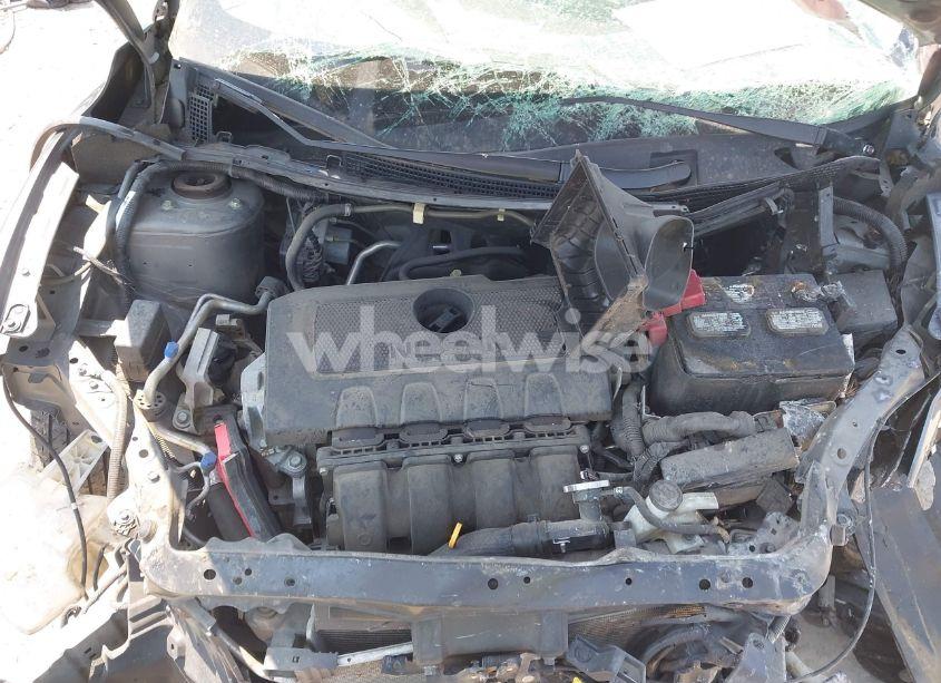 Photo 10 of 2019 Nissan Sentra S (VIN 3N1AB7AP7KY222680)