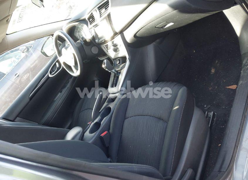 Photo 5 of 2019 Nissan Sentra SV (VIN 3N1AB7AP7KY239592)