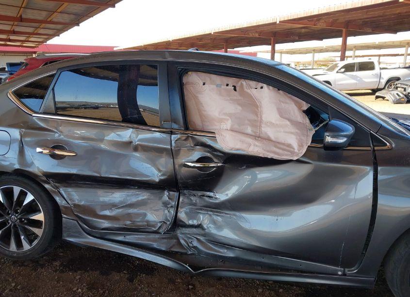 Photo 13 of 2019 Nissan Sentra SR (VIN 3N1AB7AP7KY240094)