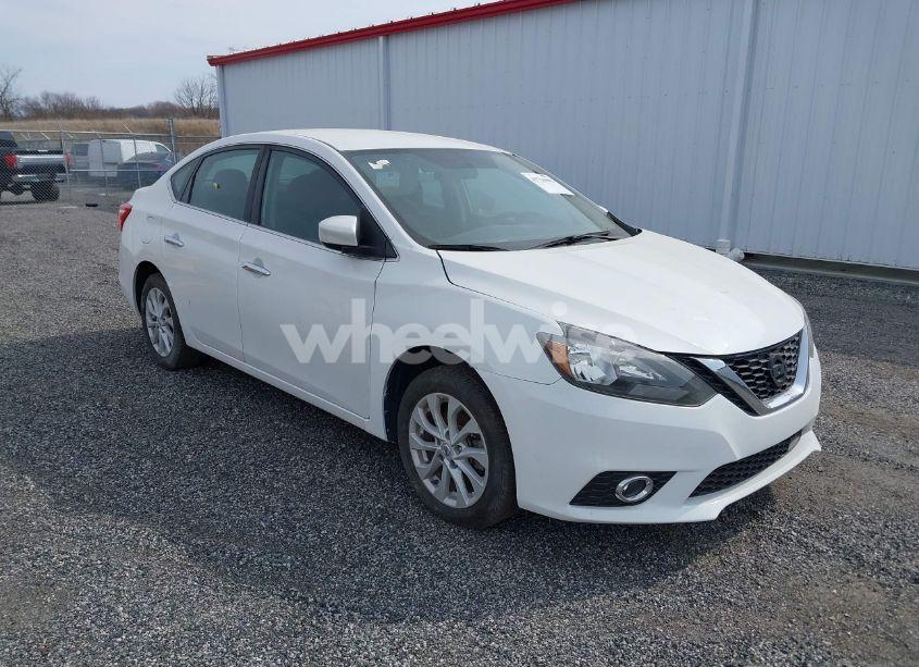 2019 Nissan Sentra SV (VIN 3N1AB7AP7KY261205) main photo