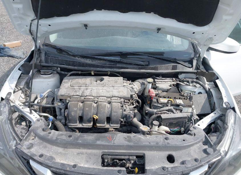 Photo 10 of 2019 Nissan Sentra SV (VIN 3N1AB7AP7KY261205)