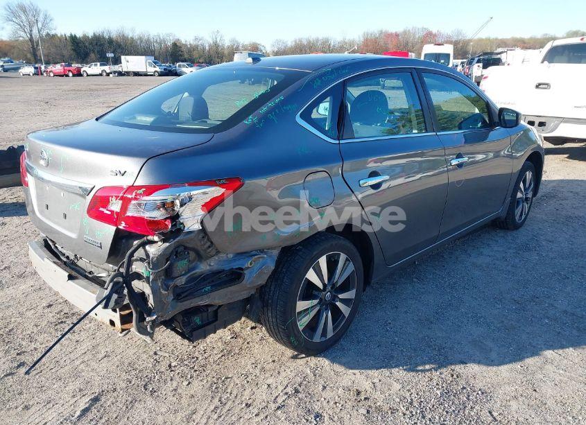 Photo 4 of 2019 Nissan Sentra SV (VIN 3N1AB7AP7KY267828)