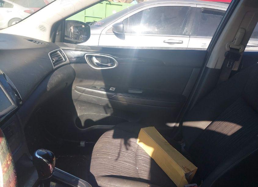 Photo 5 of 2019 Nissan Sentra SV (VIN 3N1AB7AP7KY274021)