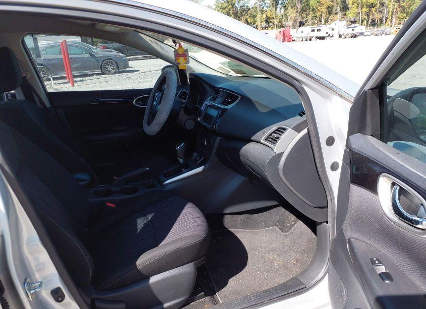 Photo 5 of 2019 Nissan Sentra SV (VIN 3N1AB7AP7KY294723)