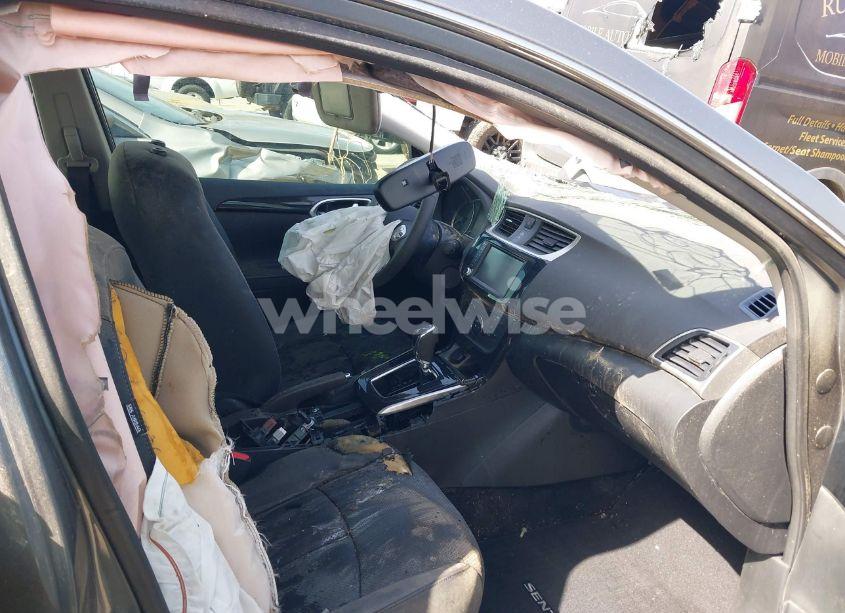 Photo 5 of 2019 Nissan Sentra SL (VIN 3N1AB7AP7KY302268)