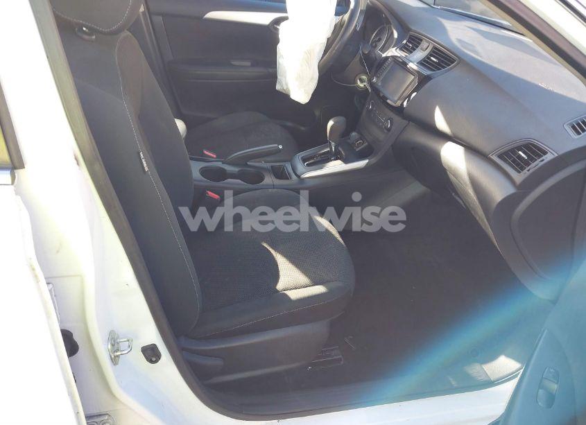 Photo 5 of 2019 Nissan Sentra S (VIN 3N1AB7AP7KY305977)