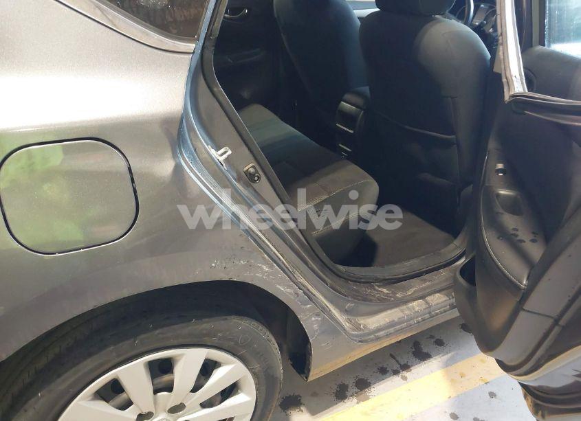 Photo 8 of 2019 Nissan Sentra S (VIN 3N1AB7AP7KY325789)