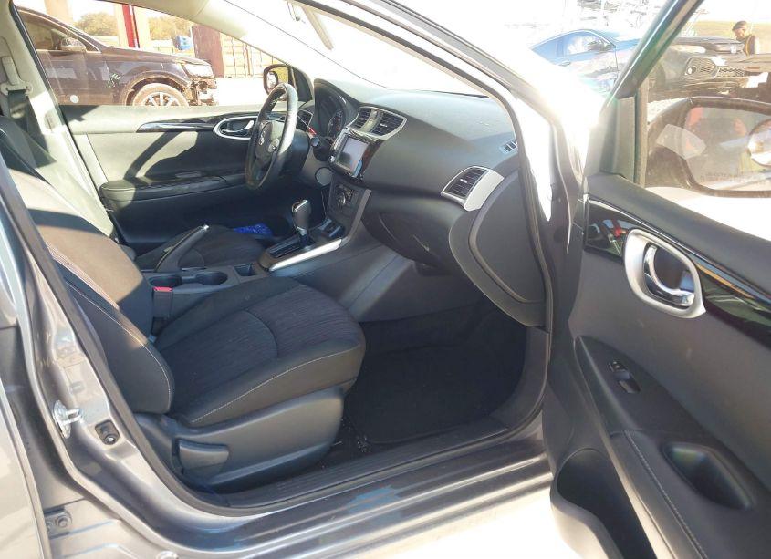 Photo 5 of 2019 Nissan Sentra SV (VIN 3N1AB7AP7KY338459)