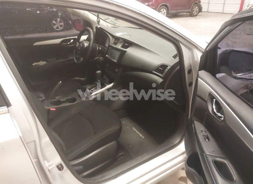 Photo 5 of 2019 Nissan Sentra S (VIN 3N1AB7AP7KY371607)