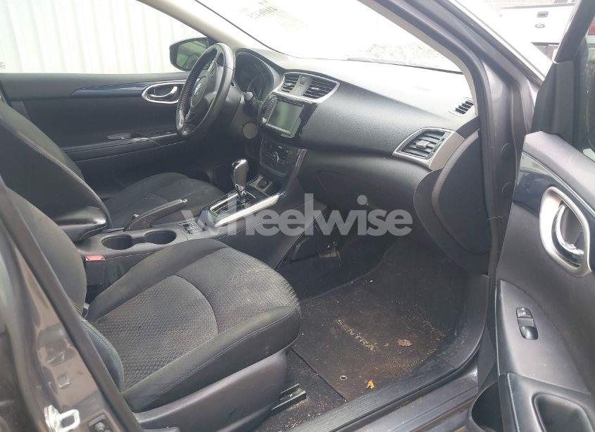 Photo 5 of 2019 Nissan Sentra SR (VIN 3N1AB7AP7KY415959)