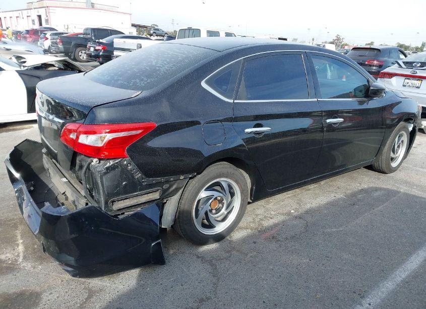 Photo 4 of 2019 Nissan Sentra S (VIN 3N1AB7AP7KY449741)