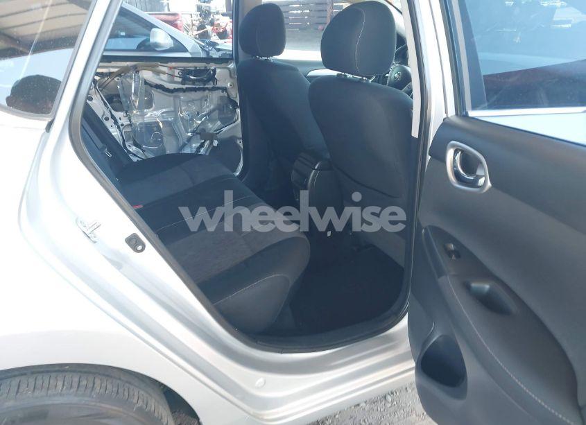 Photo 8 of 2015 Nissan Sentra (VIN 3N1AB7AP8FL630818)