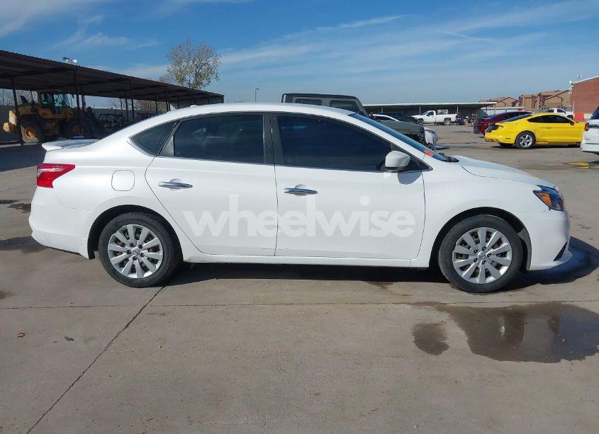Photo 13 of 2016 Nissan Sentra SV (VIN 3N1AB7AP8GL671581)