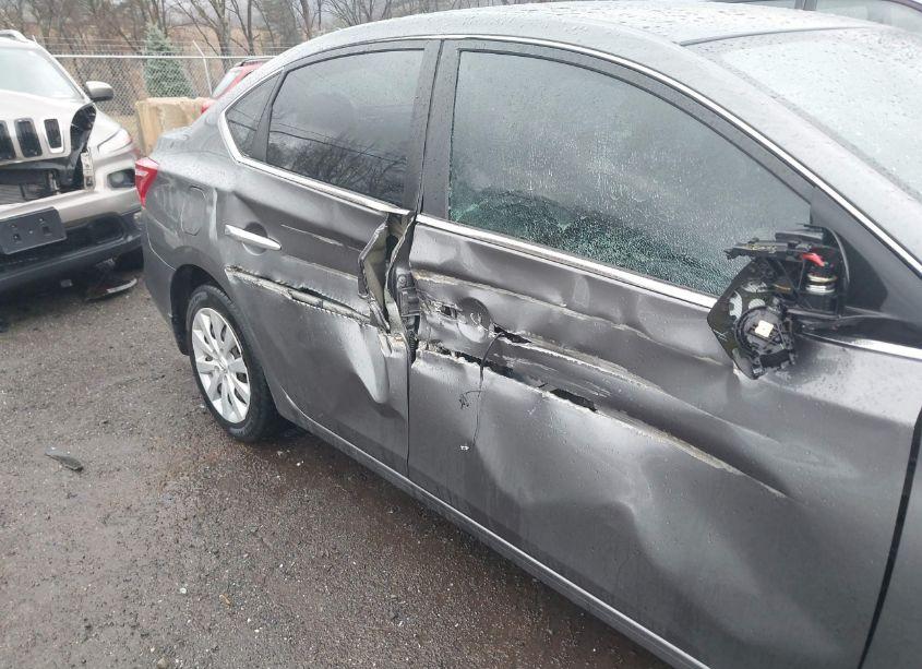 Photo 6 of 2016 Nissan Sentra SV (VIN 3N1AB7AP8GY243948)