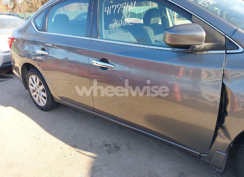 Photo 13 of 2017 Nissan Sentra SV (VIN 3N1AB7AP8HL661134)