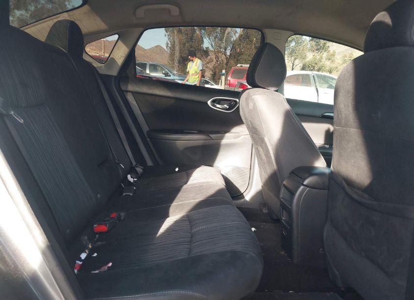 Photo 8 of 2018 Nissan Sentra SV (VIN 3N1AB7AP8JL646638)